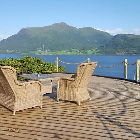Kvernesfjorden *