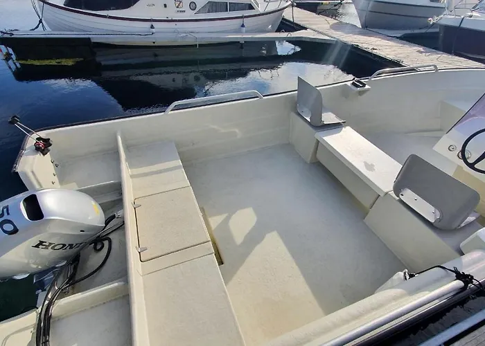 Kvernesfjorden Apartmán *