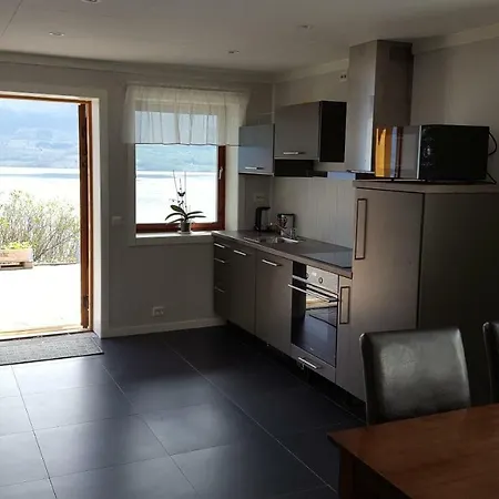 Kvernesfjorden Apartment Steinsgrenda